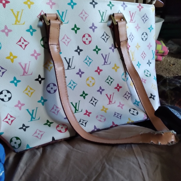 Womens handbags - Picture 2 of 5